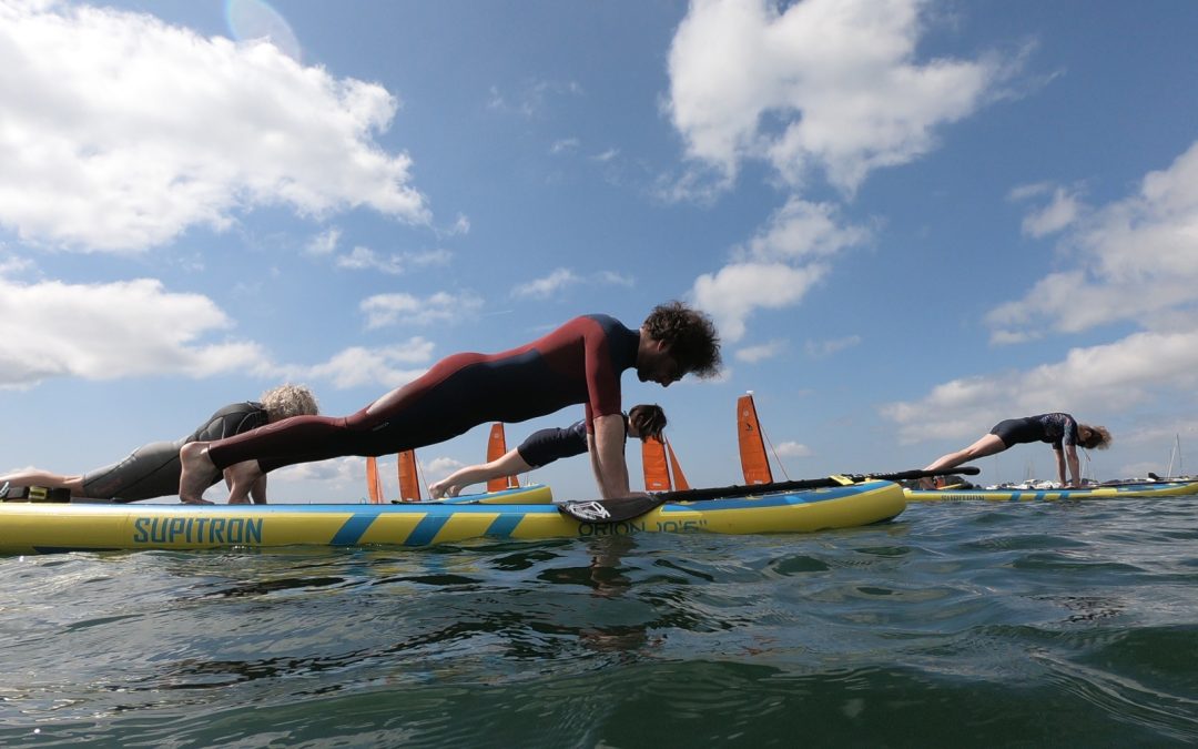 Paddle Yoga en Bretagne, l’union de la mer et du yoga